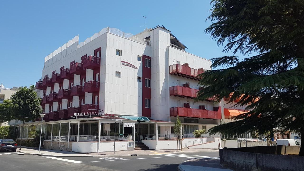 Hotel Vienna Lignano Sabbiadoro Buitenkant foto