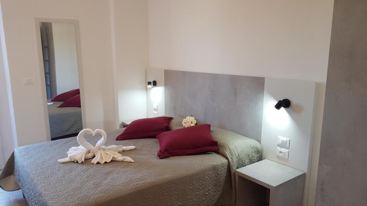 Hotel Vienna Lignano Sabbiadoro Buitenkant foto