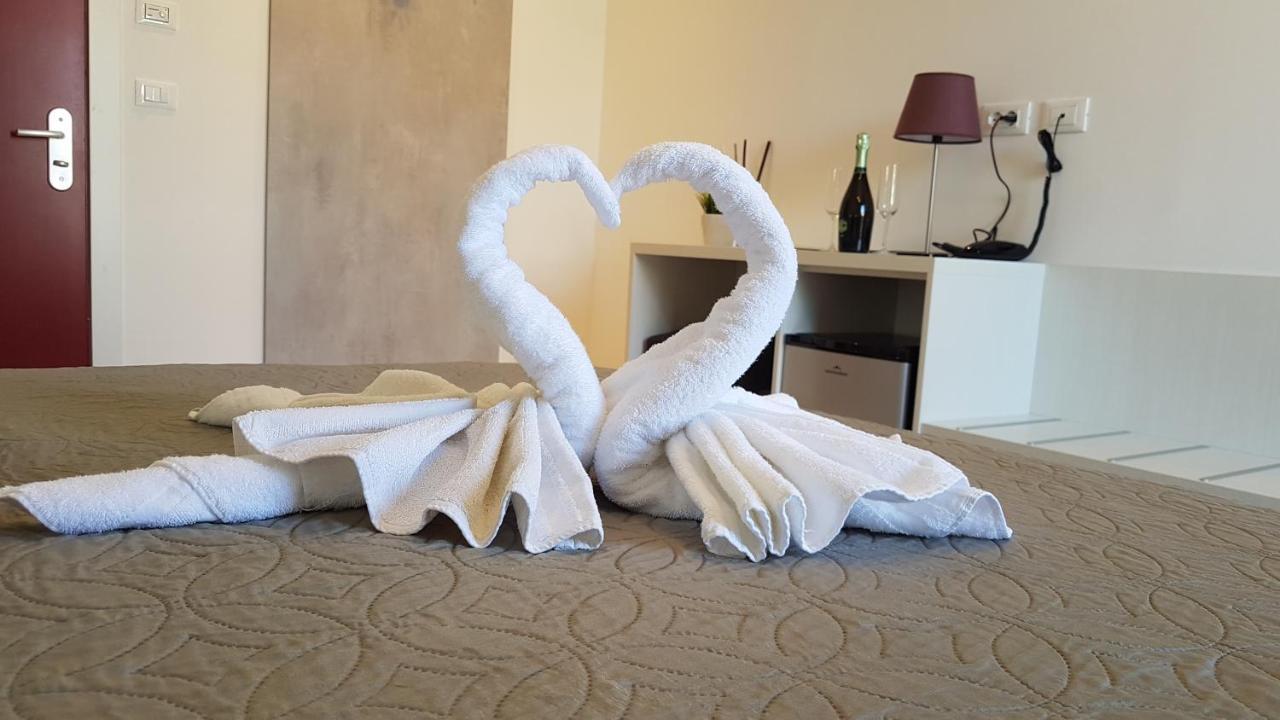 Hotel Vienna Lignano Sabbiadoro Buitenkant foto