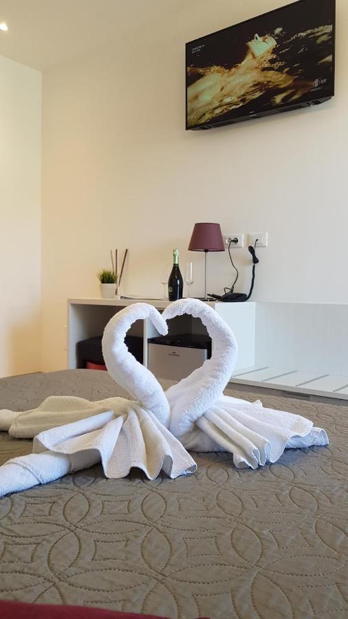 Hotel Vienna Lignano Sabbiadoro Buitenkant foto
