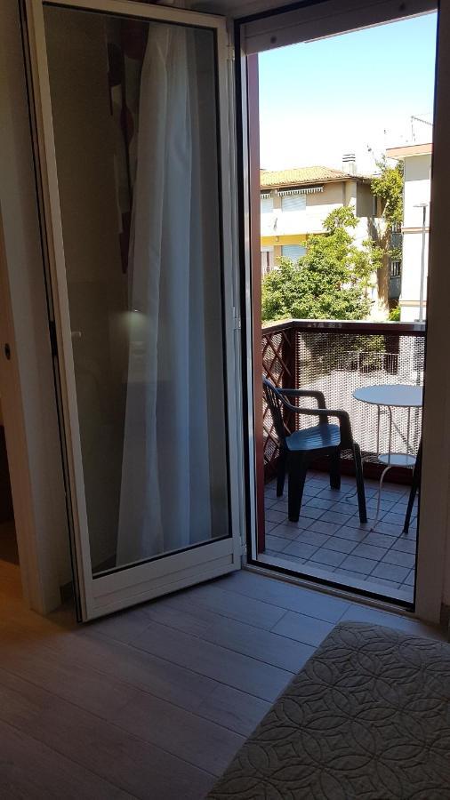Hotel Vienna Lignano Sabbiadoro Buitenkant foto