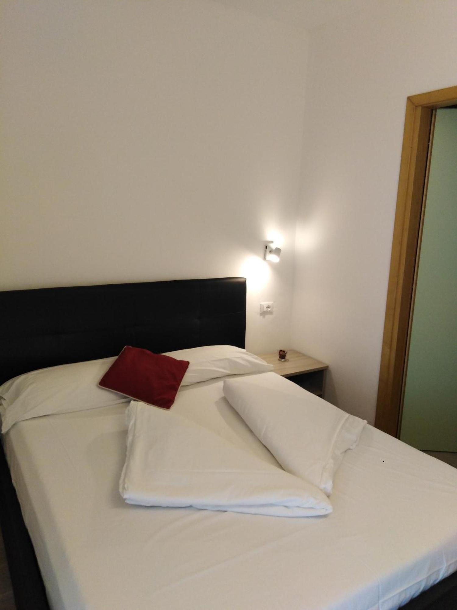Hotel Vienna Lignano Sabbiadoro Buitenkant foto