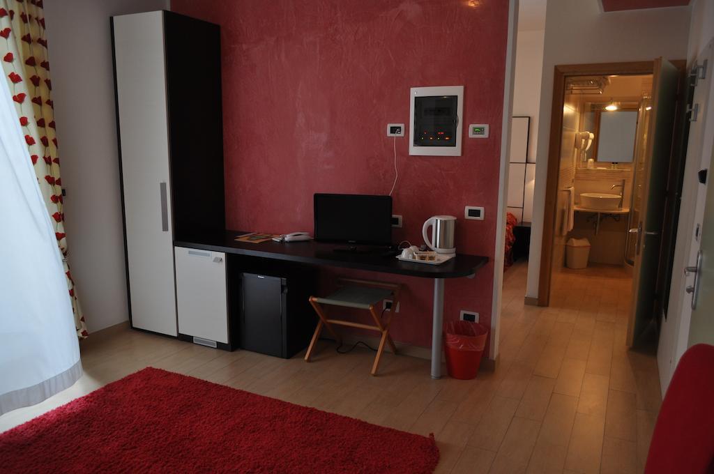 Hotel Vienna Lignano Sabbiadoro Buitenkant foto