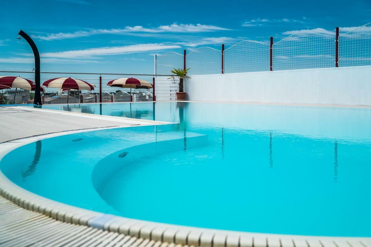 Hotel Vienna Lignano Sabbiadoro Buitenkant foto