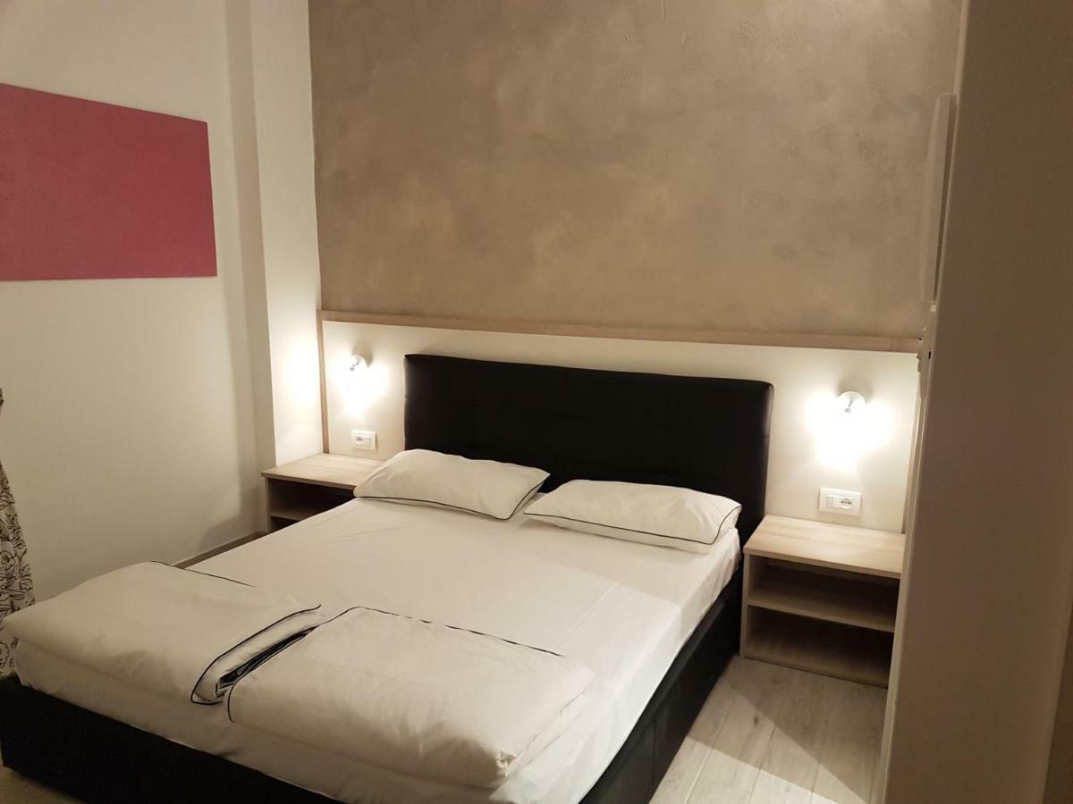Hotel Vienna Lignano Sabbiadoro Buitenkant foto